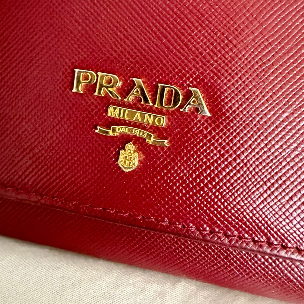 👑✅PRICE FIRM✅ AUTHENTIC Burgundy Prada Wallet. (NO strap chain included) - Picture 3 of 17
